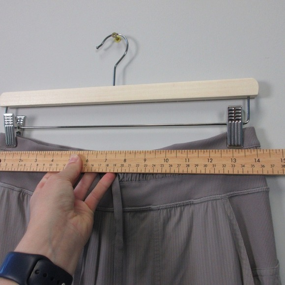 Lululemon Dance Studio Crop II Unlined 20" Women 6 Gray Jogger Pants Travel 240 - Picture 10 of 13